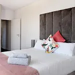 Naomi - Designer Penthouse In The Heart Of Cape Town