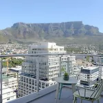 Naomi - Designer Penthouse In The Heart Of Cape Town