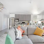 Naomi - Designer Penthouse In The Heart Of Cape Town
